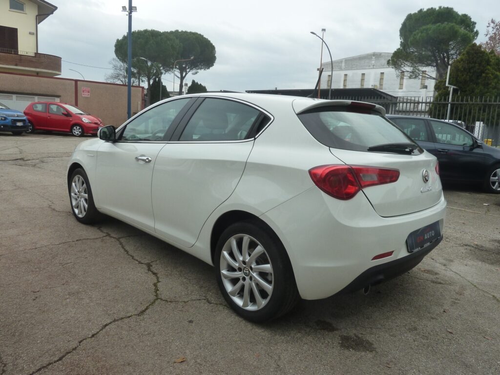 Alfa Romeo Giulietta 1.6 JTDm-2  105 CV Distinctive